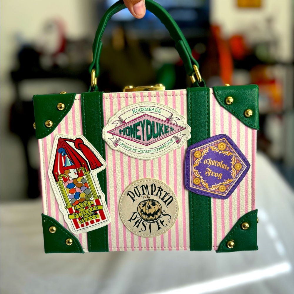 RARE! Harry Potter “Honey Duke’s” luggage style handbag with detachable strap.